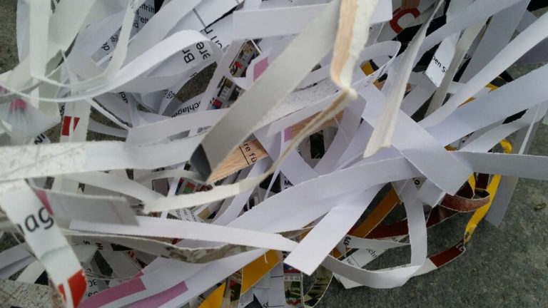 Papier im Streifenschnitt