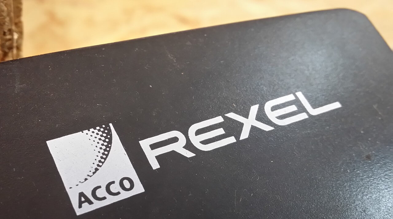 Rexel Logo auf einem Aktenvernichter