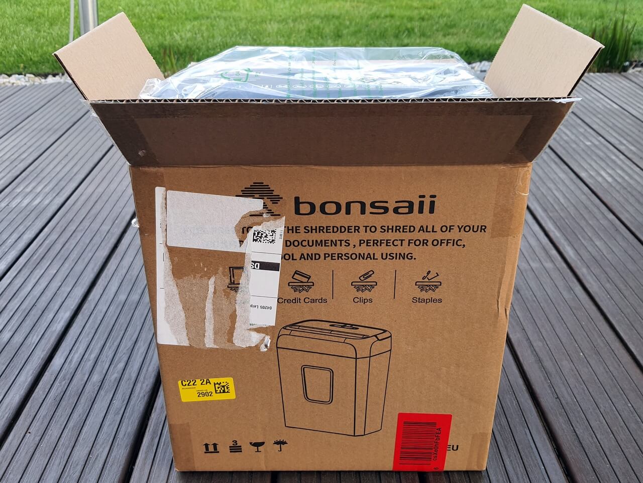 Aktenvernichter Bonsaii C237-B in seiner braunen Verpackung
