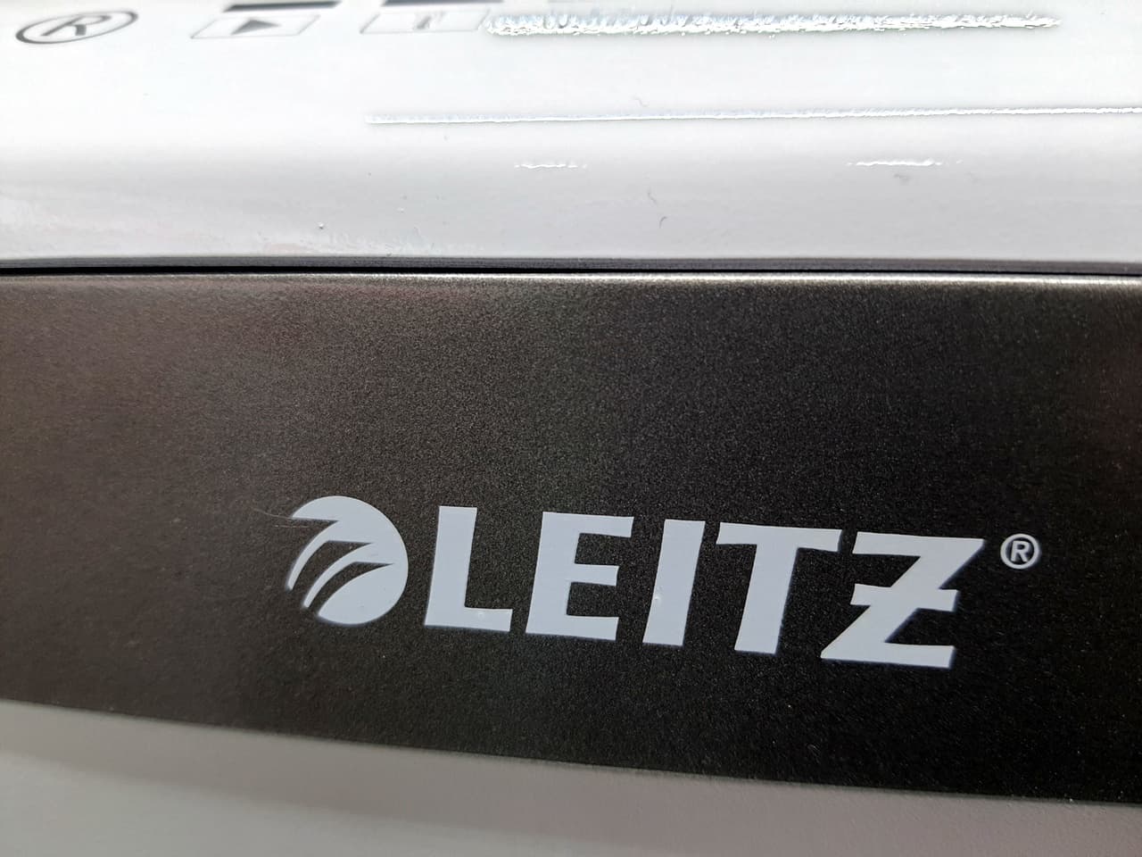 Leitz Logo auf einem Aktenvernichter
